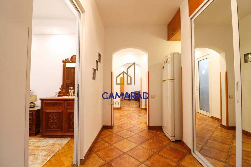 Apartament cu 3 camere decomandat, mobilat în Basarabia