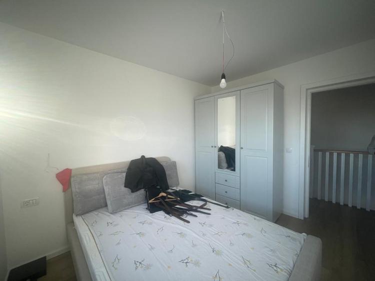 Casă individuală cu 5 camere cu Garaj în Șimnicu de Sus