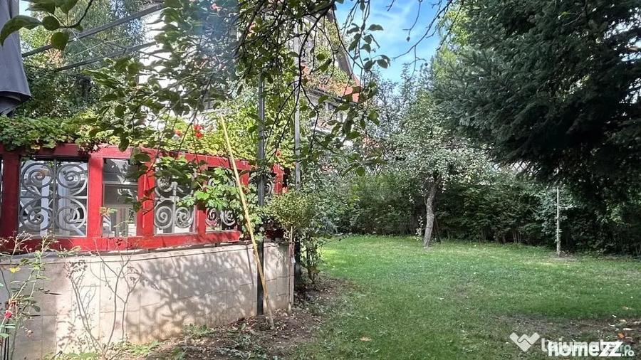 Casă cu 7 camere cu Teren 992 Mp în Aviatorilor