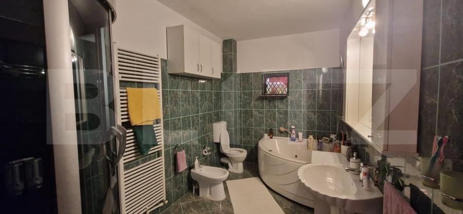 Casă individuală cu 7 camere cu Canalizare în Lascăr Catargiu