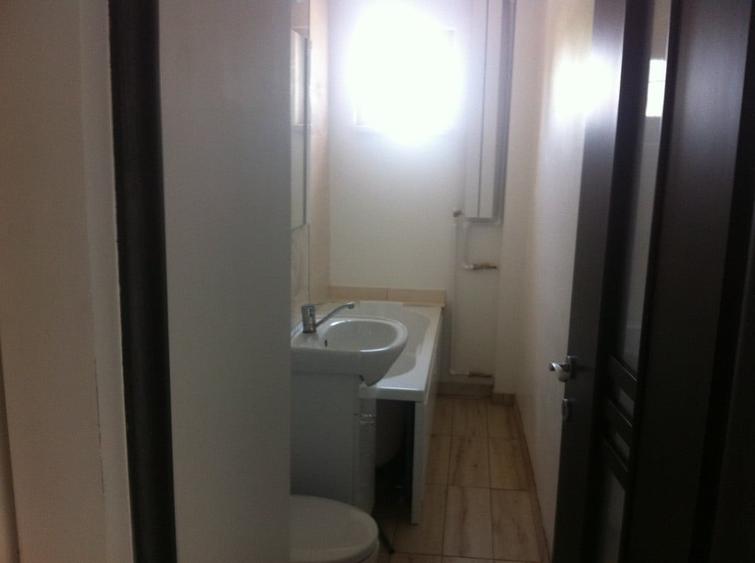 Apartament cu 3 camere semidecomandat în George Enescu