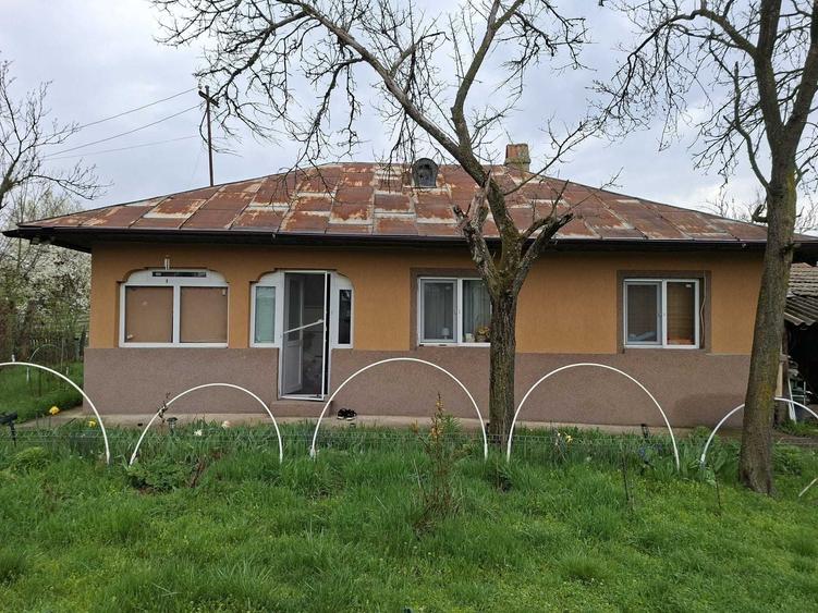 Casă cu 3 camere în Botoroaga