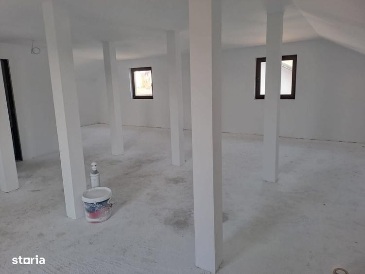 Casă cu 4 camere cu Teren 400 Mp în Central