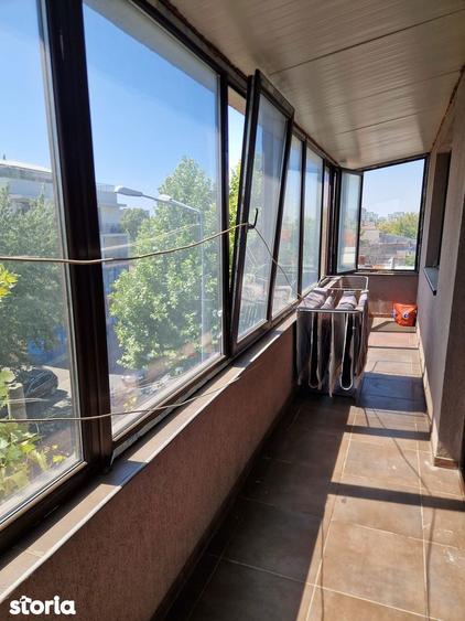 Apartament cu 3 camere, mobilat în Colentina