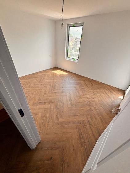 Casă 108 mp utili 3 cam, 2 băi 2 dresinguri ,1 balcon curte proprie 35 mp, 2 loc - 12