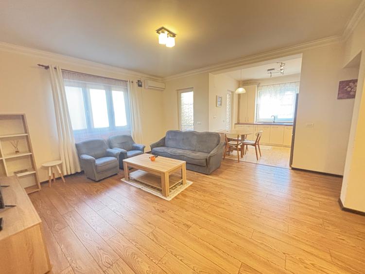 Apartament cu 3 camere semidecomandat, mobilat în Aradului