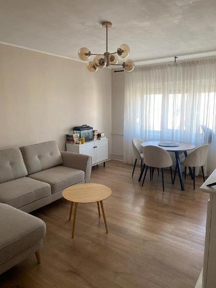 Apartament cu 3 camere decomandat în Sânmartin