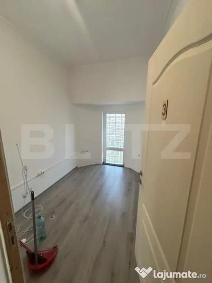 Apartament cu 5 camere semidecomandat în Dumbrăvița
