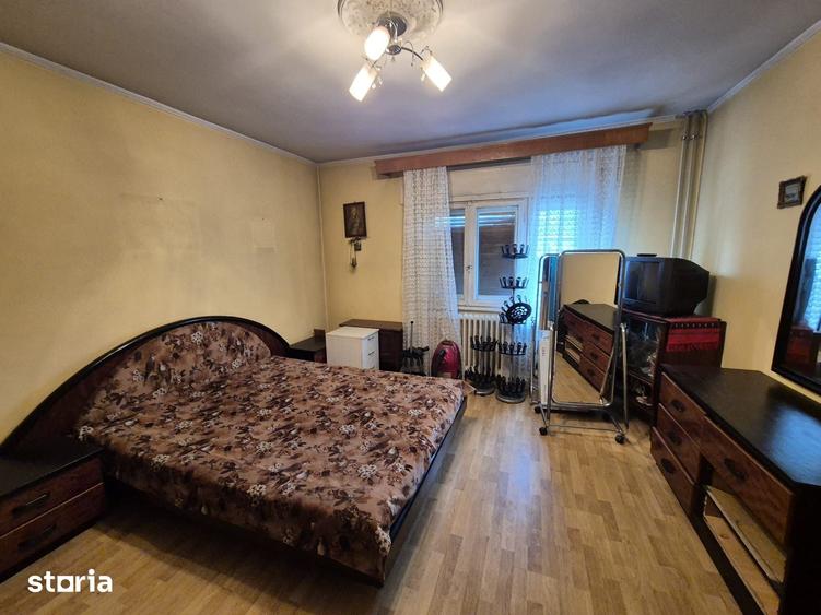 Casă cu 7 camere cu Teren 355 Mp în Colentina