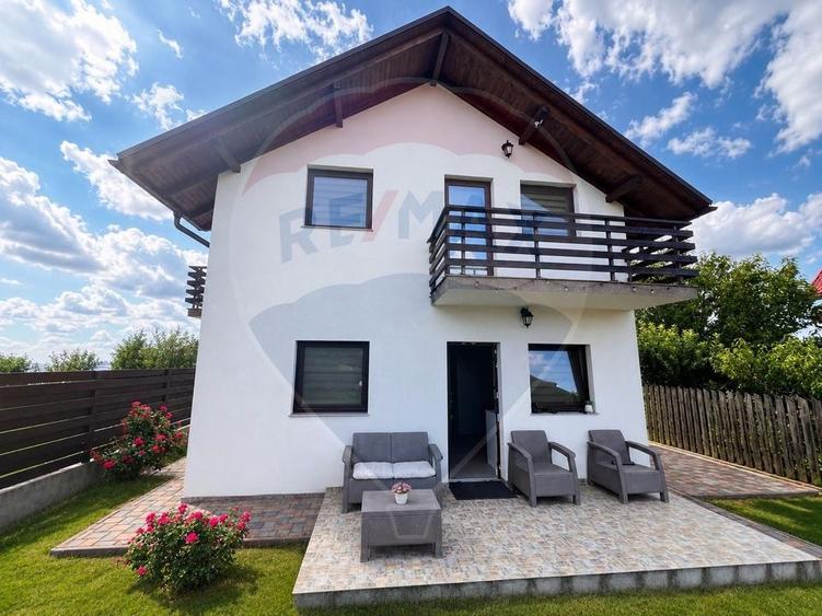 Casă individuală cu 4 camere cu Teren 334 Mp în Bucium