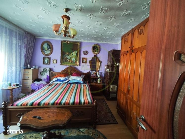 Casă cu 4 camere în Leamna de Sus
