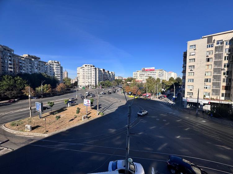 Apartament cu 4 camere decomandat în Iancului