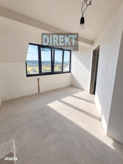 Casă cu 5 camere cu Teren 70 Mp în Livezile