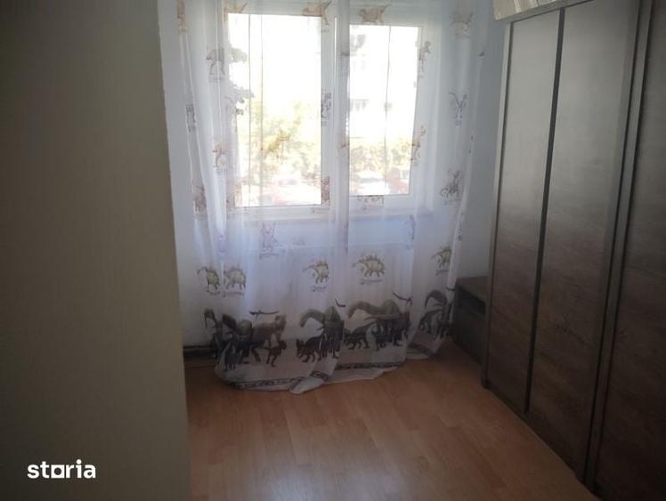 Apartament cu 3 camere în Craiovița Nouă
