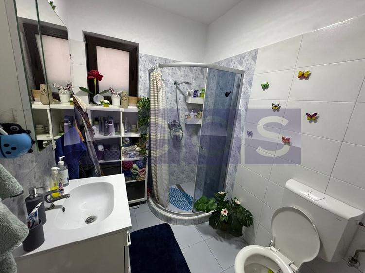 Casă individuală cu 5 camere cu Canalizare în Titan