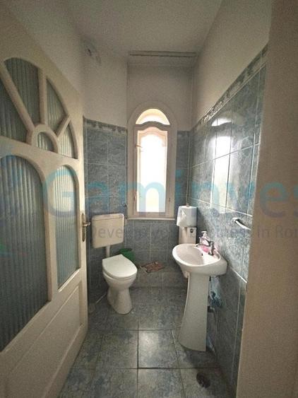 Casă individuală cu 7 camere cu Canalizare în Sânmartin