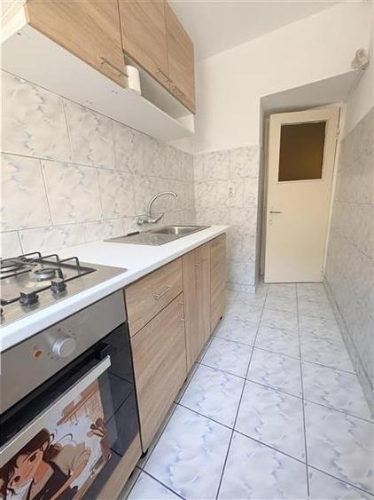 Apartament cu 3 camere semidecomandat în Est