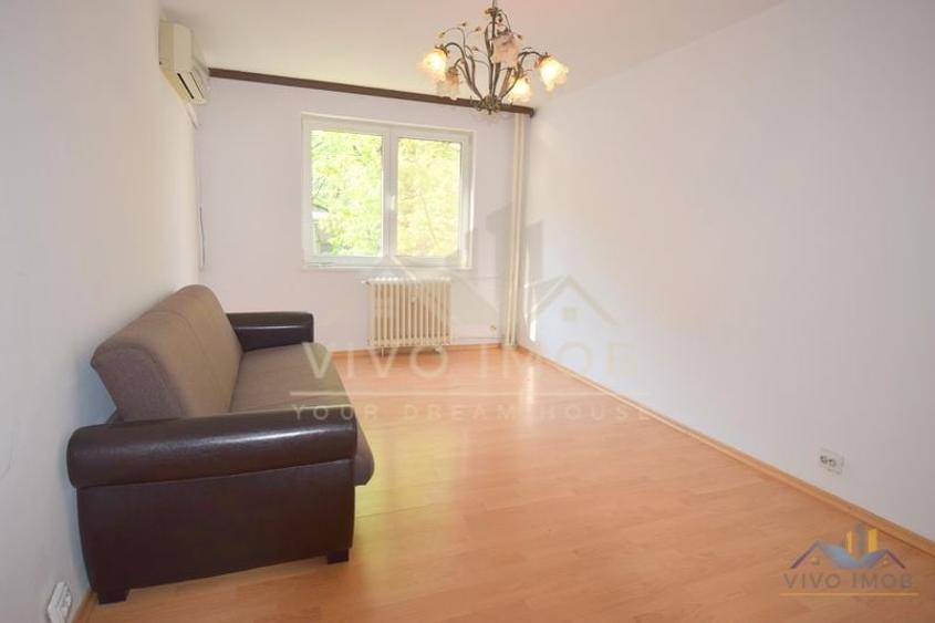 Apartament cu 3 camere semidecomandat în Titan