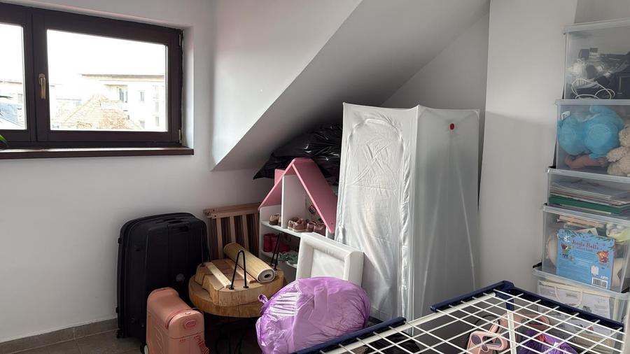Apartament cu 4 camere semidecomandat în Cotroceni