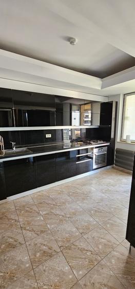 Apartament cu 4 camere decomandat, mobilat în Barbu Văcărescu
