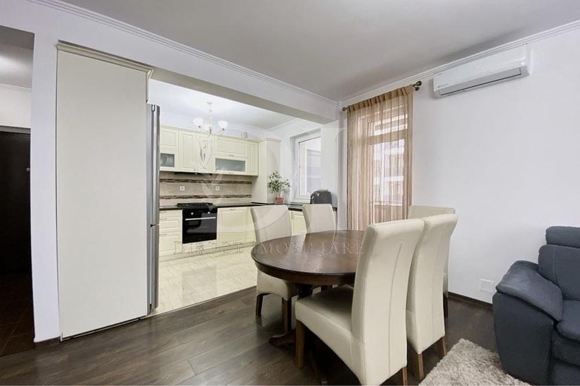 Apartament cu 3 camere decomandat, mobilat în Florești