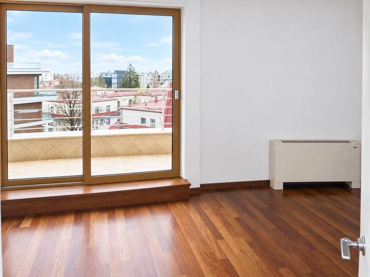 Penthouse cu 3 camere decomandat, mobilat în Primăverii