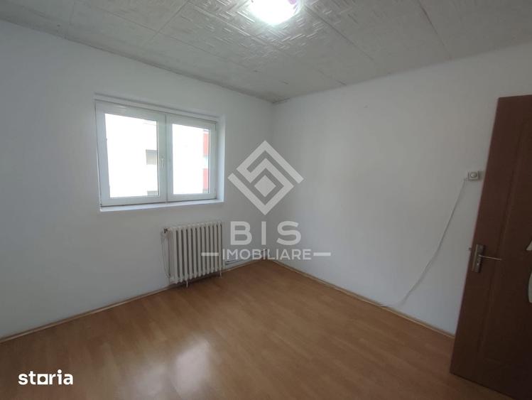 Apartament cu 3 camere semidecomandat în Central