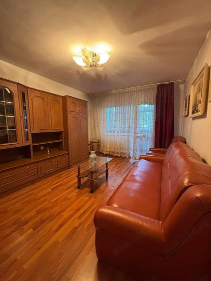 Apartament cu 3 camere decomandat în Metalurgie