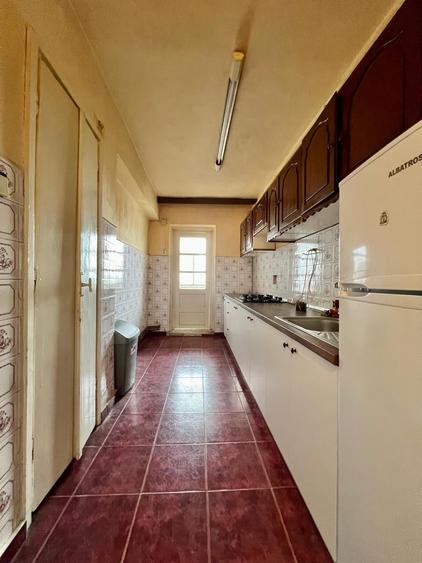 Apartament cu 3 camere decomandat, mobilat în Dacia