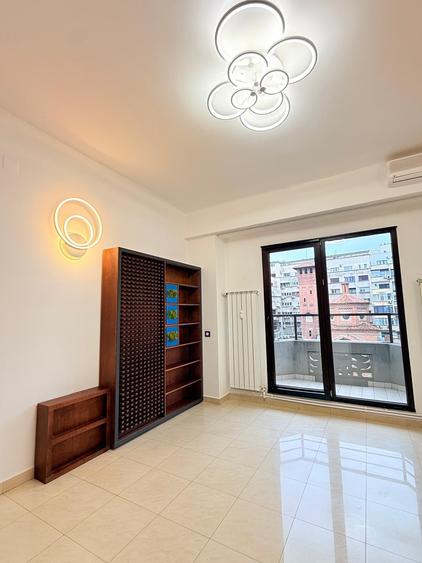 Apartament cu 4 camere decomandat în Magheru