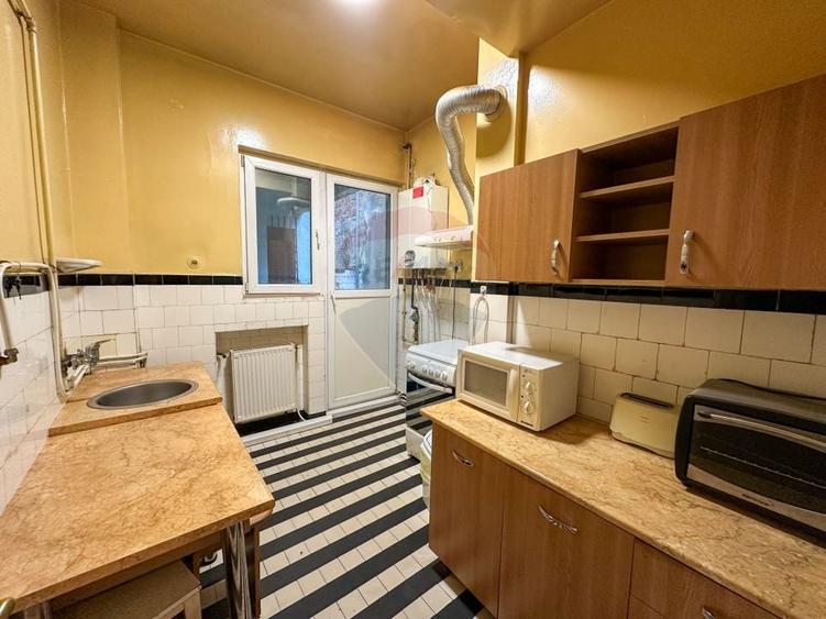 Apartament cu 3 camere semidecomandat în Unirii