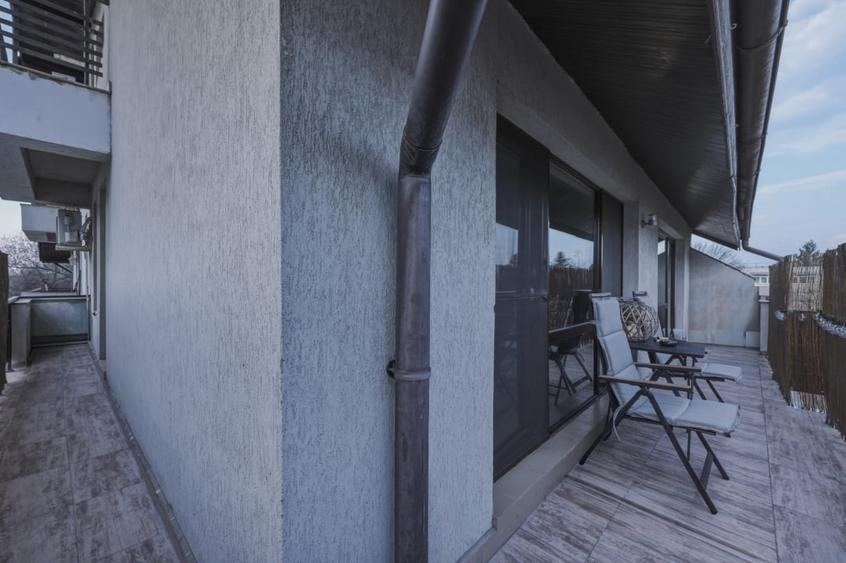 Apartament cu 3 camere semidecomandat, mobilat în Bucureștii Noi
