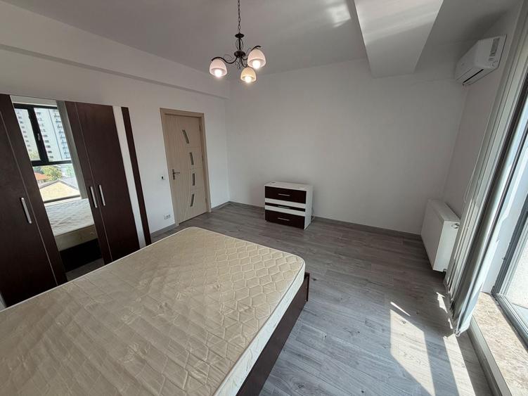 Apartament cu 2 camere decomandat, mobilat în Regie