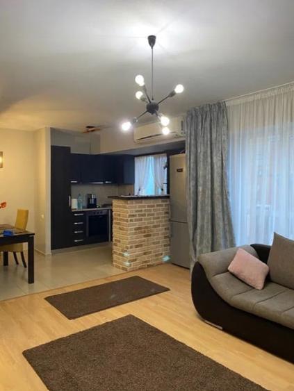 Penthouse cu 3 camere semidecomandat în Tătărași