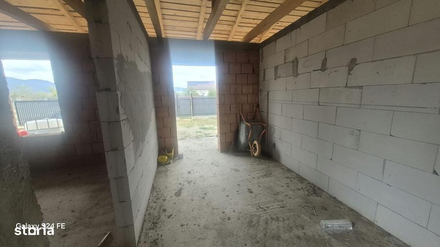 Casă cu 3 camere cu Teren 740 Mp în Dumbrava