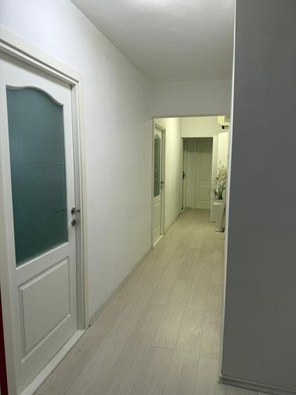Apartament cu 3 camere decomandat în Valea Rosie