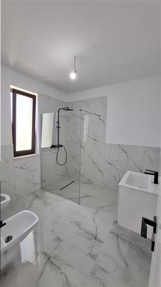 Casă individuală cu 4 camere cu Canalizare în Valea Lupului