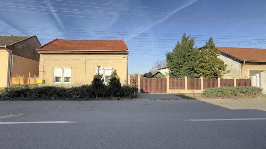 Casă individuală cu 4 camere cu Canalizare în Nord-Vest