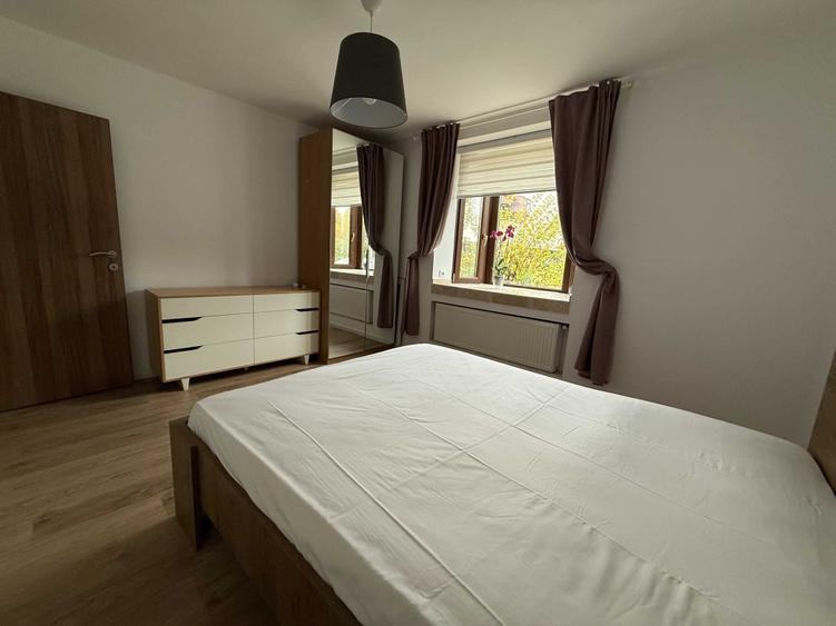 Casă cu 4 camere cu Teren 450 Mp în Ostratu