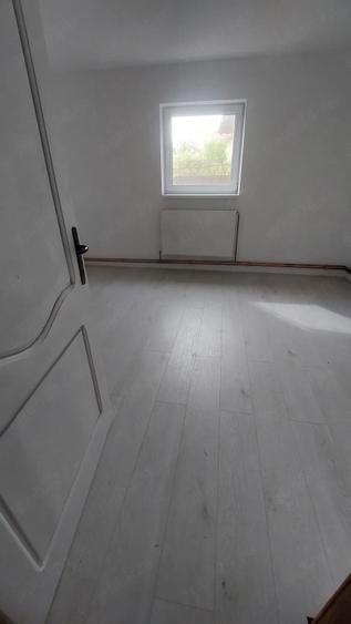 Casa spa?ioasa recent renovata pe interior cu teren generos - 5