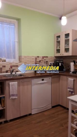 Casă individuală cu 3 camere cu Canalizare în Central