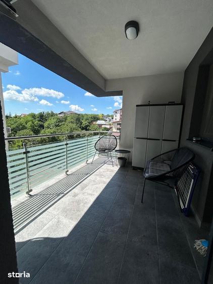 Apartament cu 3 camere decomandat în Rediu