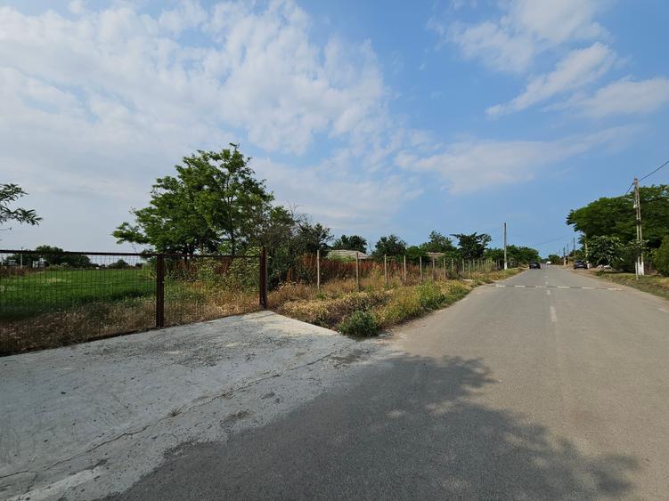 Teren Construcții intravilan de 5465 mp, în Topraisar