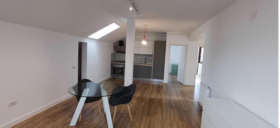 Apartament cu 3 camere decomandat, mobilat în Florilor