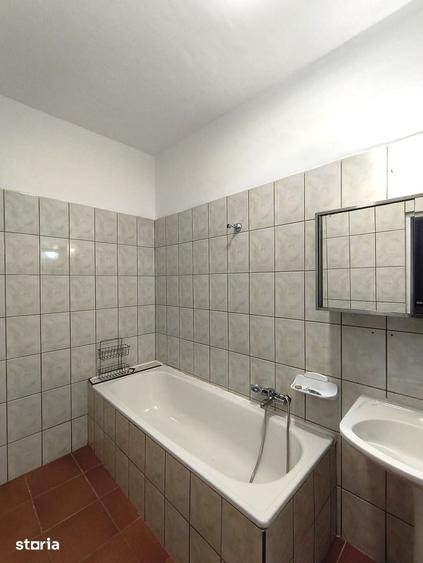Rahova-Str.Oltului-Garsoniera-Curte proprie-Parcare-340 EUR - 2