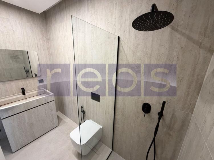 Apartament cu 3 camere semidecomandat în Barbu Văcărescu