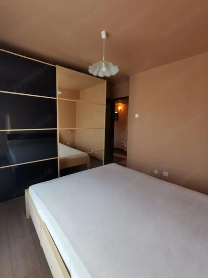 Apartament cu 3 camere decomandat în Micro IV