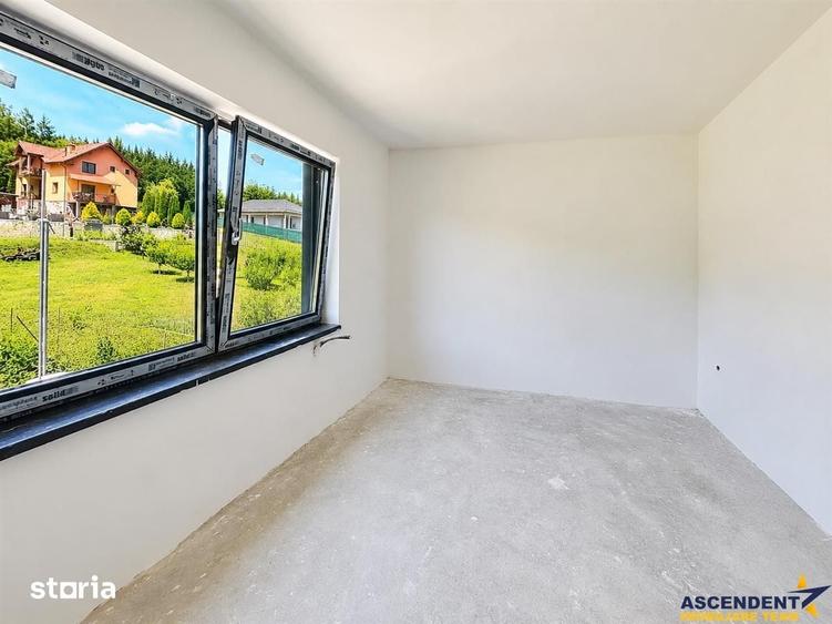 Casă cu 4 camere cu Teren 327 Mp în Ceuaș
