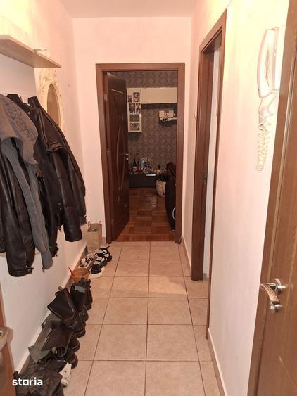Apartament cu 3 camere semidecomandat în Giulești