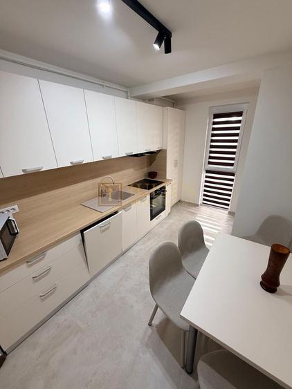 Apartament cu 3 camere decomandat, mobilat în Aradului